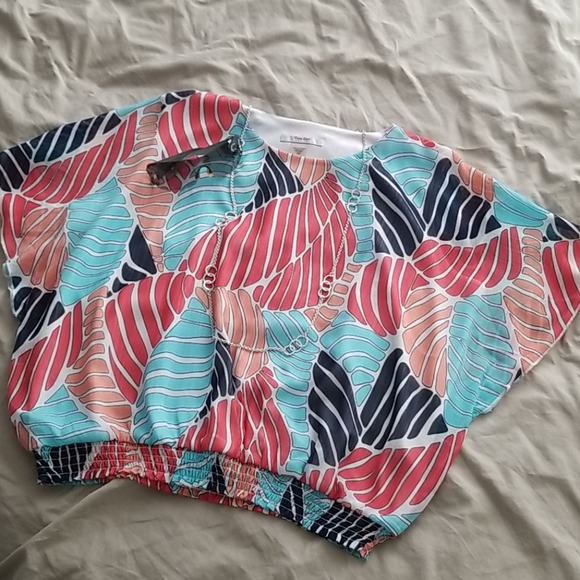 TanJay flowy short-sleeved top - Picture 3 of 5